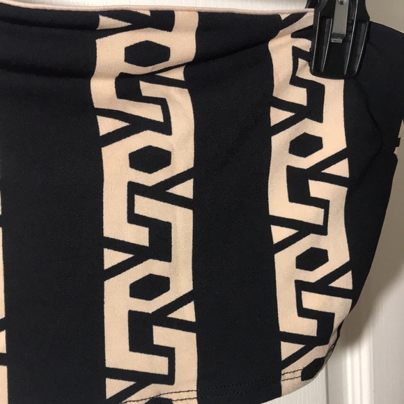 Kimcine Curve Crop Top - Picture 5 of 7